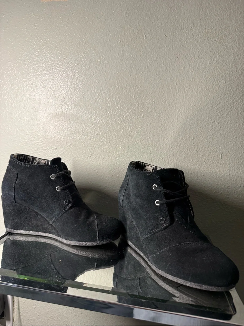 TOMS Desert Wedge Black Suede Lace-Up Ankle Booties Women’s Size 7W